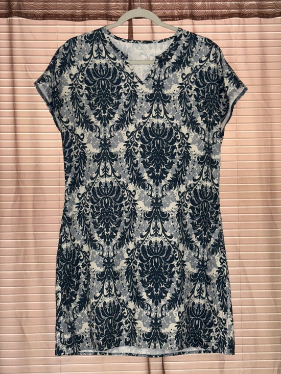 The Unbranded Brand Dresses & Skirts - Blue White Damask V-Neck Loose Tunic Cap Sleeve Shift Sheath Dress M LIKE NEW